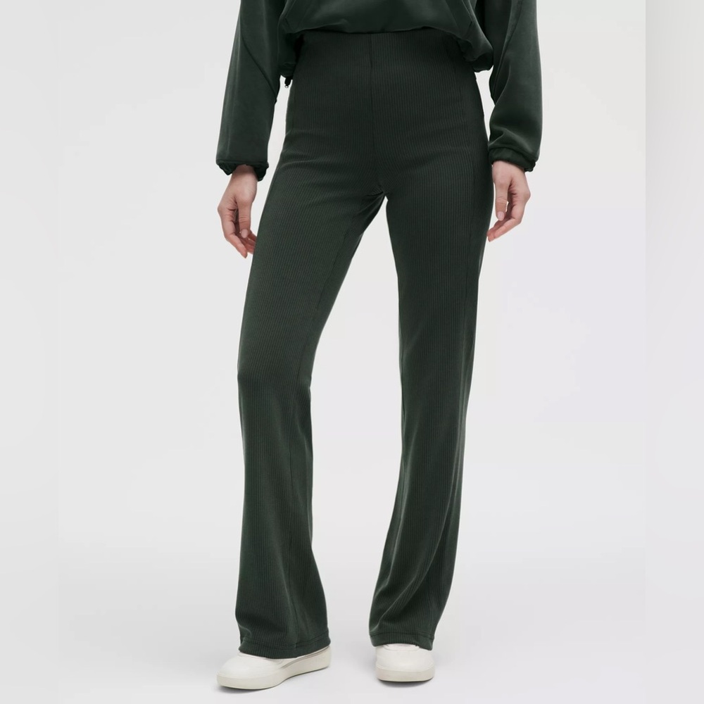 🏷️NWT Lululemon Ribbed Softstreme Flared Pant *Regular